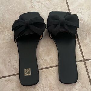 Black bow square slide sandals